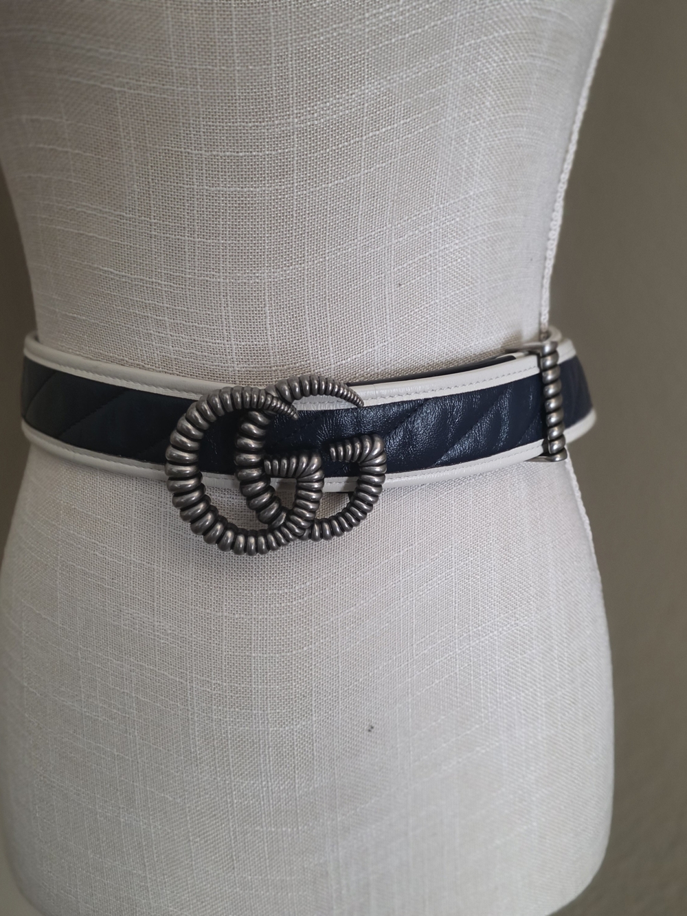 Gucci Marmont Navy Leather Waist Belt with White Trim and Silver Double-G Buckle